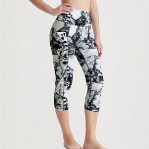 The Gym People 21” Marble Print High-Waist Cropped Leggings Size XL